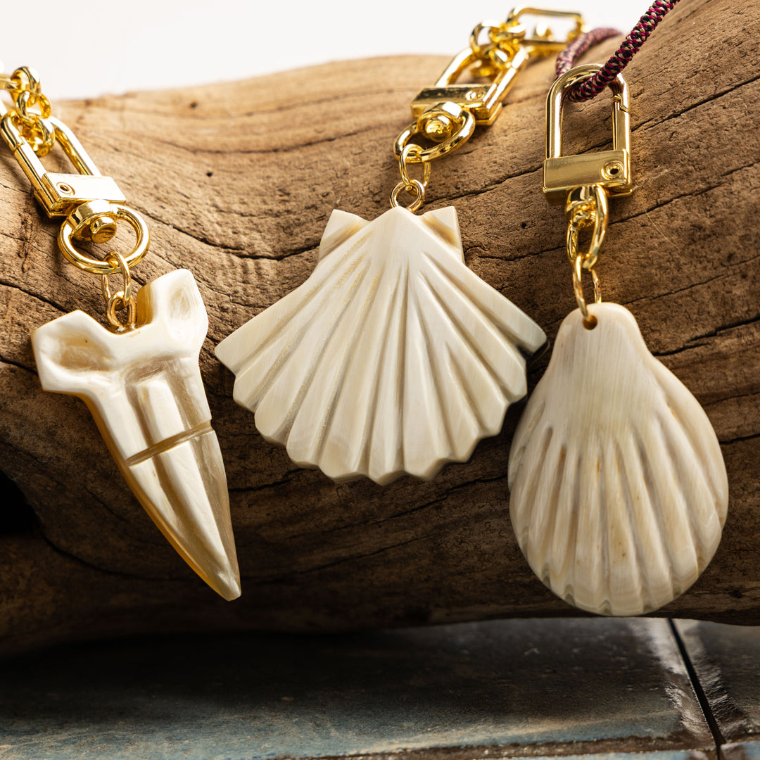 Lilly Sisto x Akola scallop shell charm in hand-carved horn