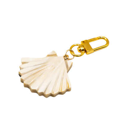 Lilly Sisto x Akola sea shell charm in hand-carved Ankole horn